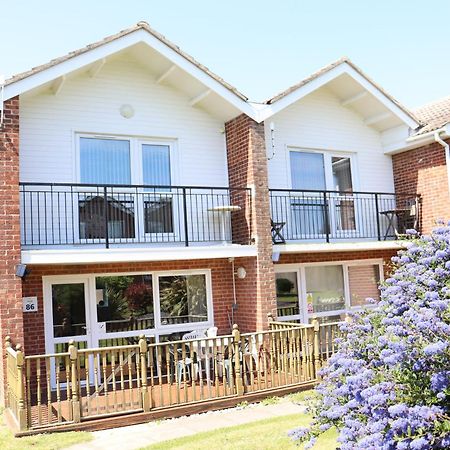 Corton Retreats At Waterside Park Villa Exterior photo