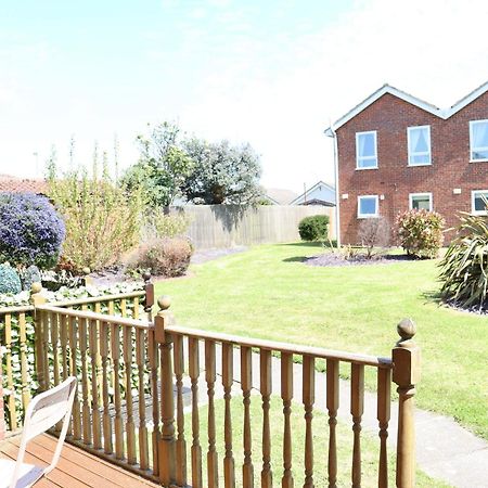 Corton Retreats At Waterside Park Villa Exterior photo