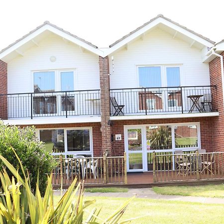 Corton Retreats At Waterside Park Villa Exterior photo