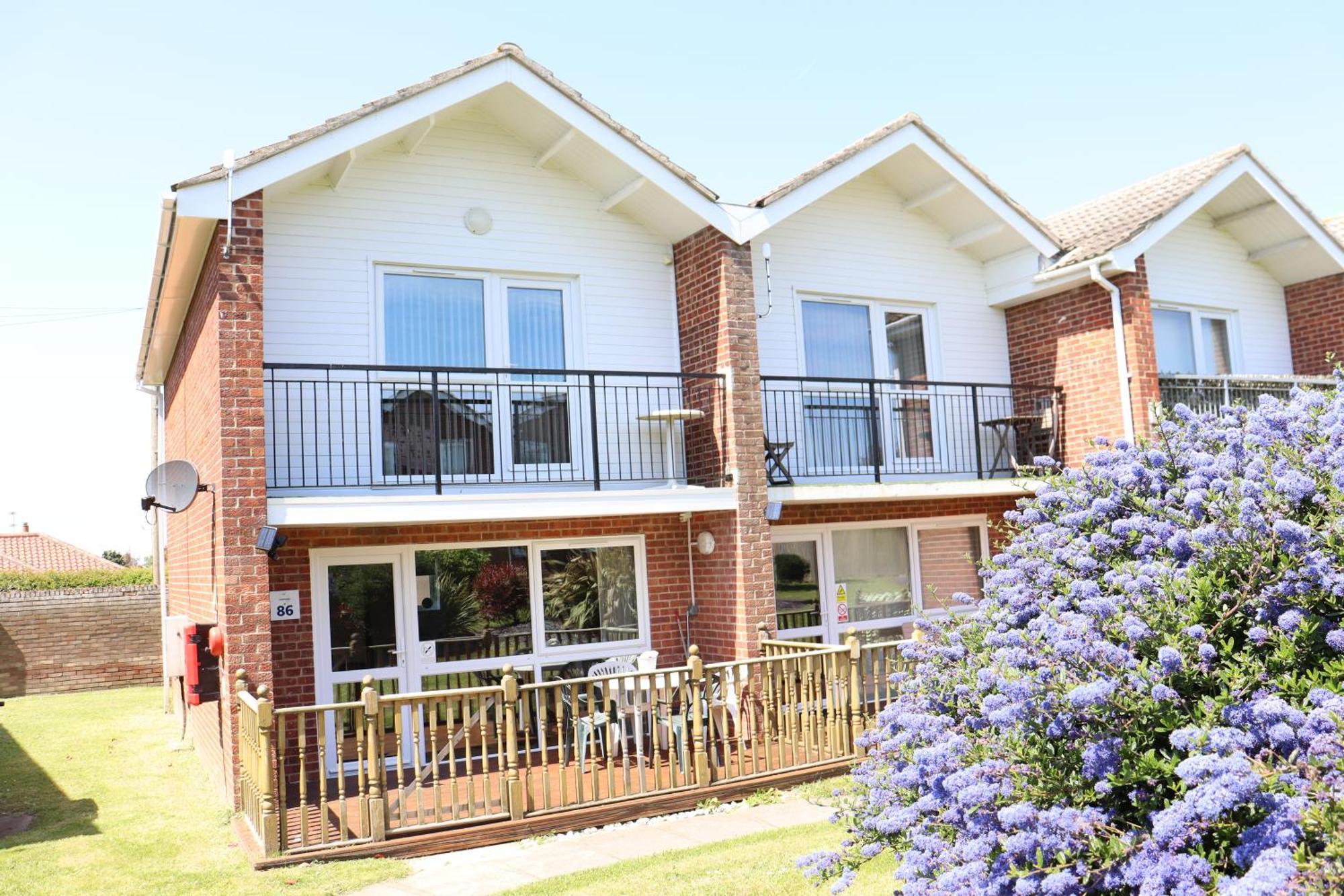 Corton Retreats At Waterside Park Villa Exterior photo