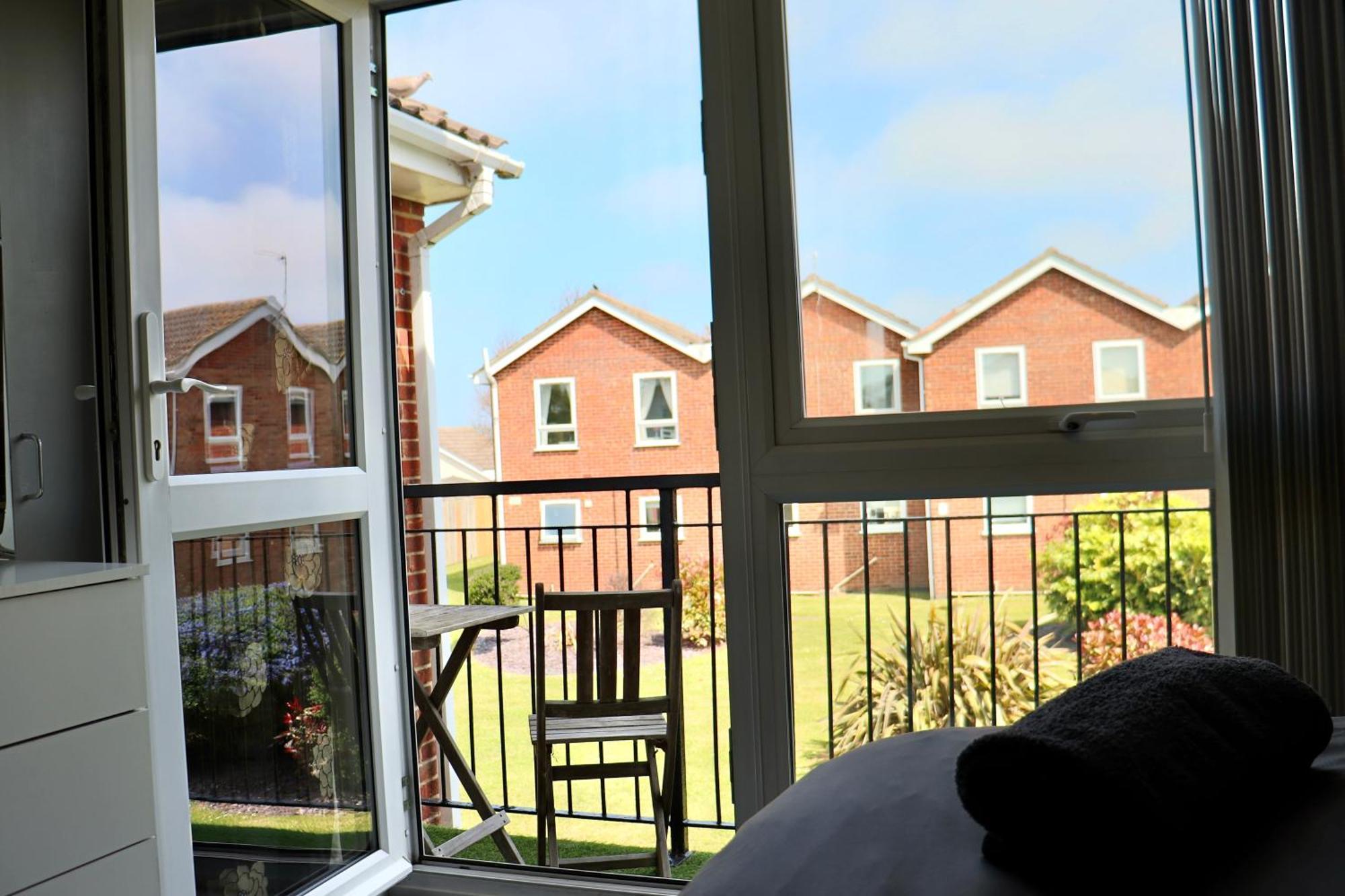 Corton Retreats At Waterside Park Villa Exterior photo